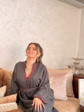 CAFTAN GRIS ROUGE